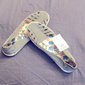 NWT women’s blowfish slip on shoes